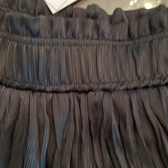 NWT Topshop Pleated Crushed Satin Skirt in Black - Picture 3 of 7